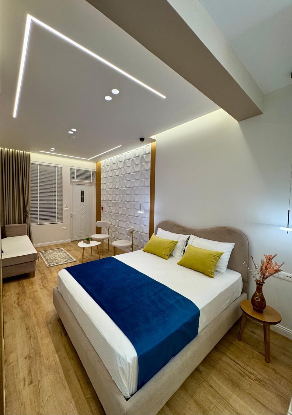 Bed, TV and multimedia, Living room, Seating area, Bedroom, wardrobe