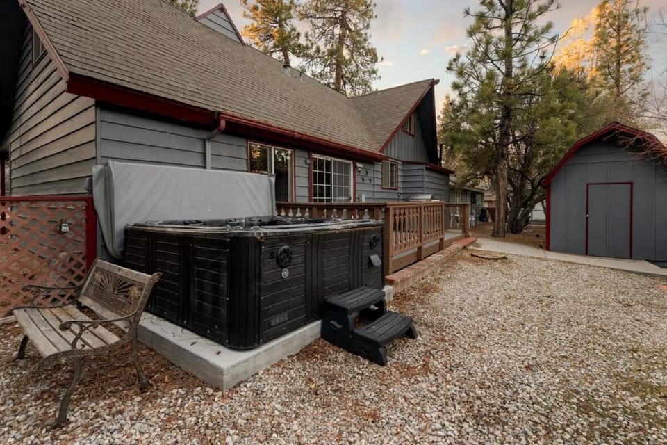 Little Red Cabin with a Hot Tub BBQ plus large Yard Cabin in Southern California