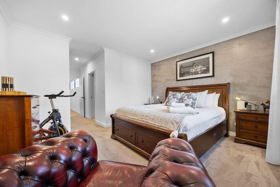 Stylish Mount Lawley Retreat Walk to Beaufort Street House in Perth