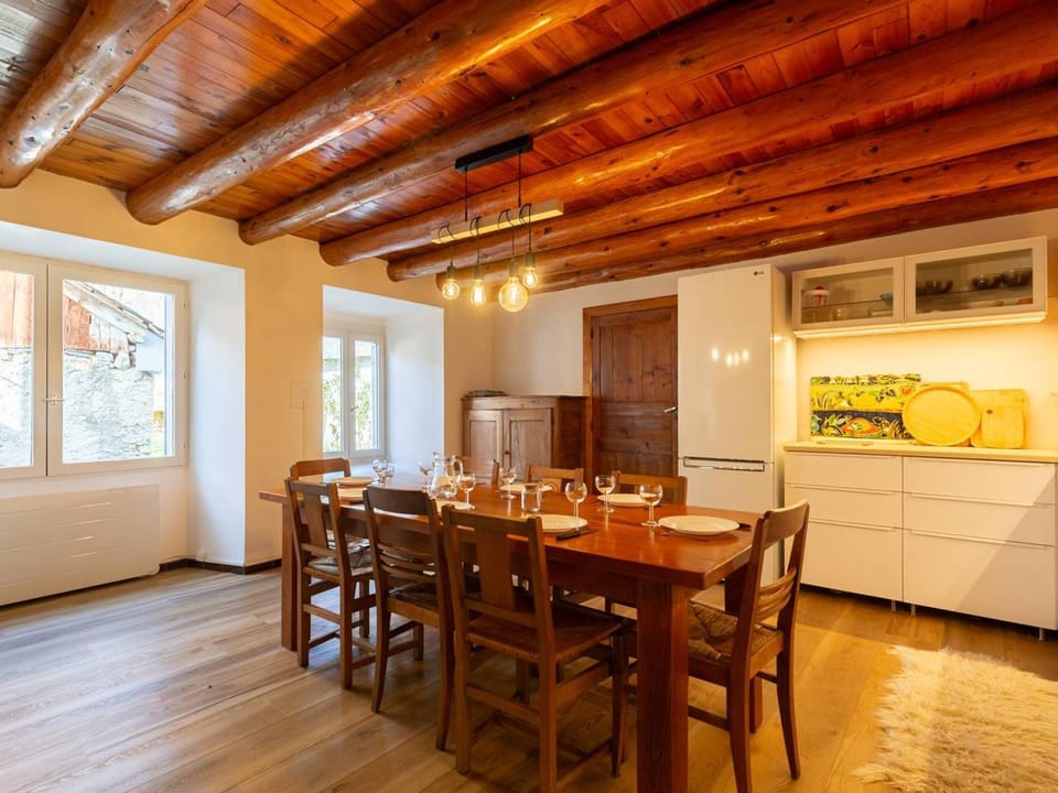 Maison à Génos pour 8, proche lac, jardin et poêle à bois - FR-1-695-73 House in Catalonia