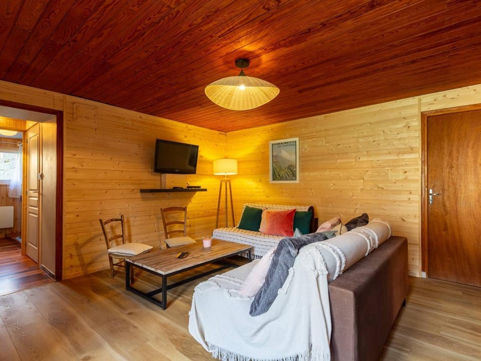 Maison à Génos pour 8, proche lac, jardin et poêle à bois - FR-1-695-73 House in Catalonia