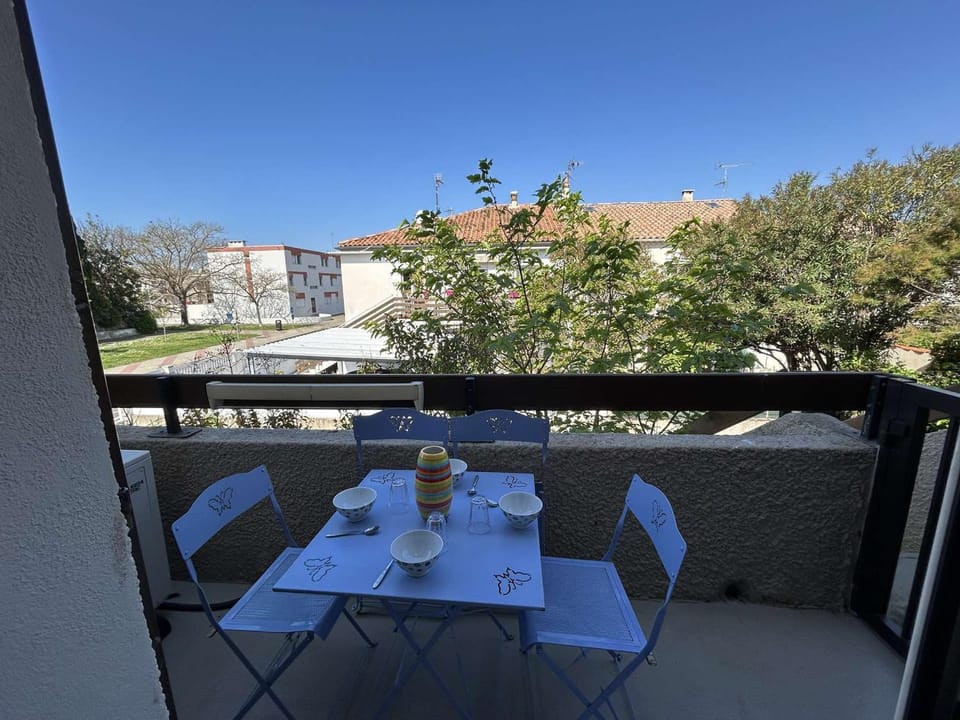 Appartement Duplex P3 Climatisé Proche Plage - FR-1-250-303 Apartment in Le Grau-du-Roi