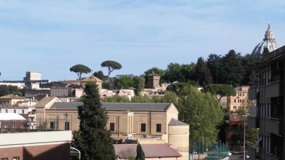 Nearby landmark, Balcony/Terrace, Landmark view