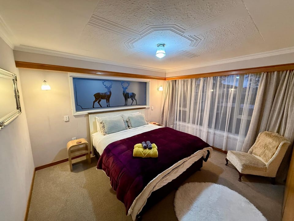 Comfort & Warmth at Stag Lodge Near Queens Park House in Invercargill