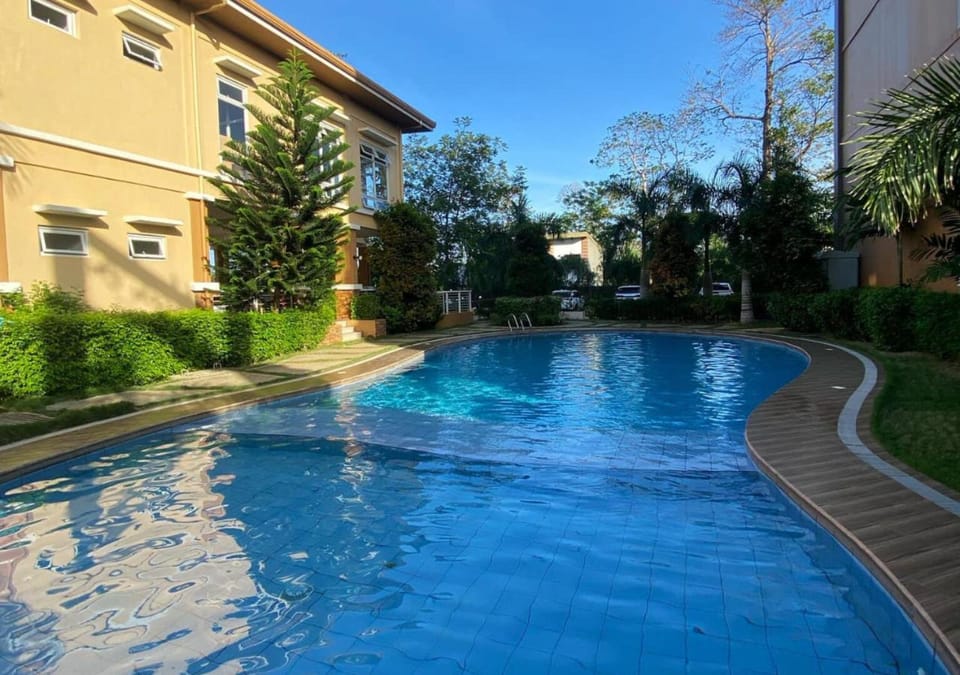 Property building, Day, Pool view, Swimming pool