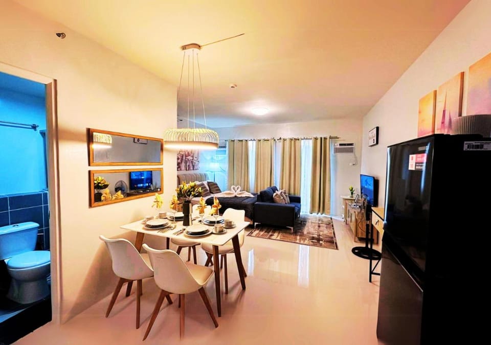 TV and multimedia, Kitchen or kitchenette, Living room, Seating area, Dining area, oven