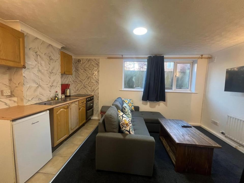 TV and multimedia, Kitchen or kitchenette, Living room, Seating area, oven, stove