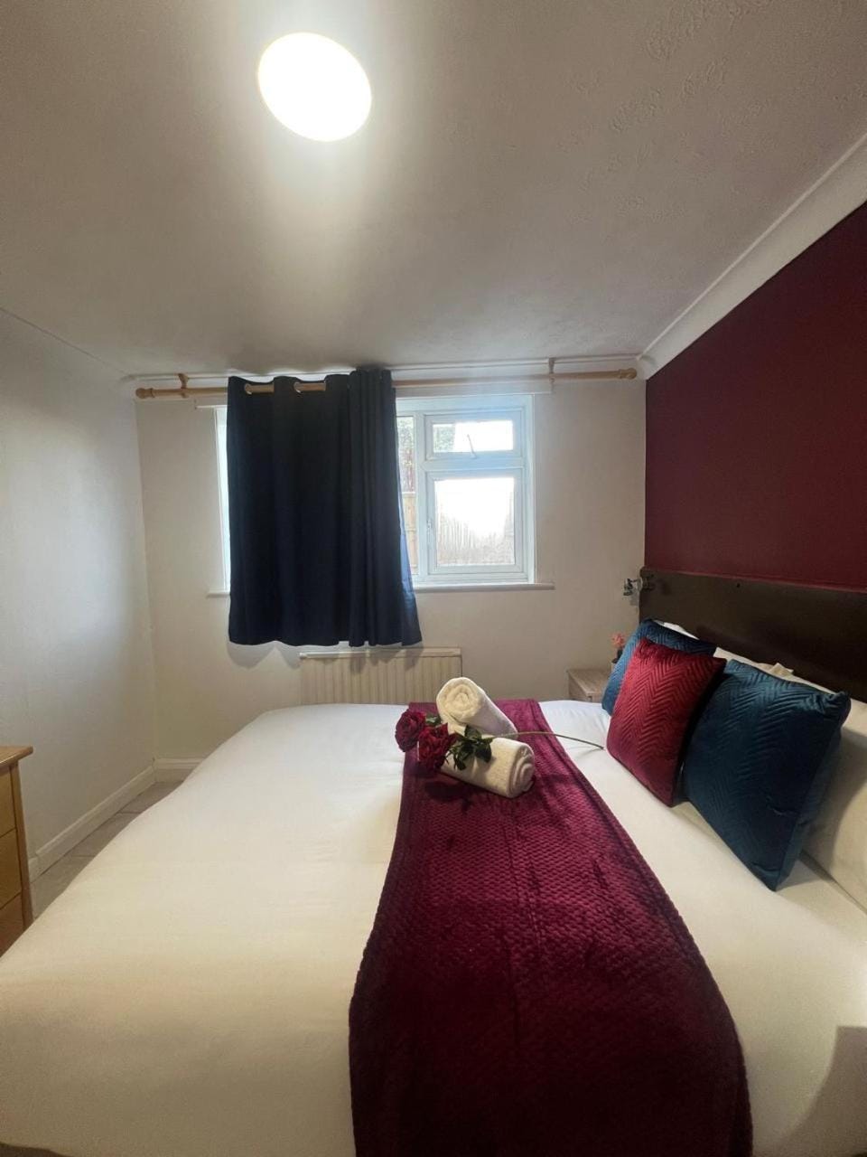 Bed, Photo of the whole room, Bedroom
