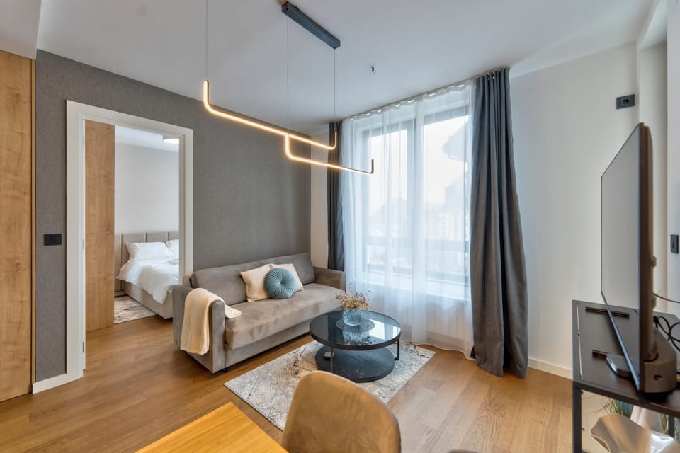 TV and multimedia, Living room, Photo of the whole room, Seating area, Bedroom