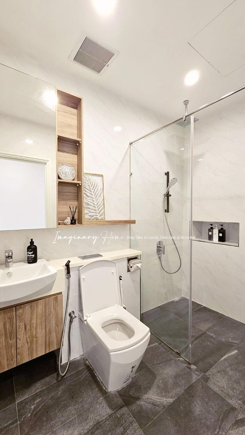 Paragon Suites Studio Apartment with Netflix, CIQ &SG view Apartment in Johor Bahru