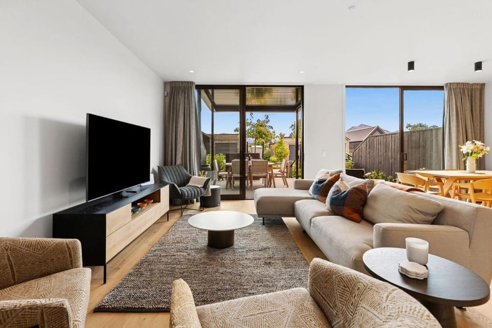 Wanaka Luxury, Outdoor Fire, Sleeps 8 House in Wanaka