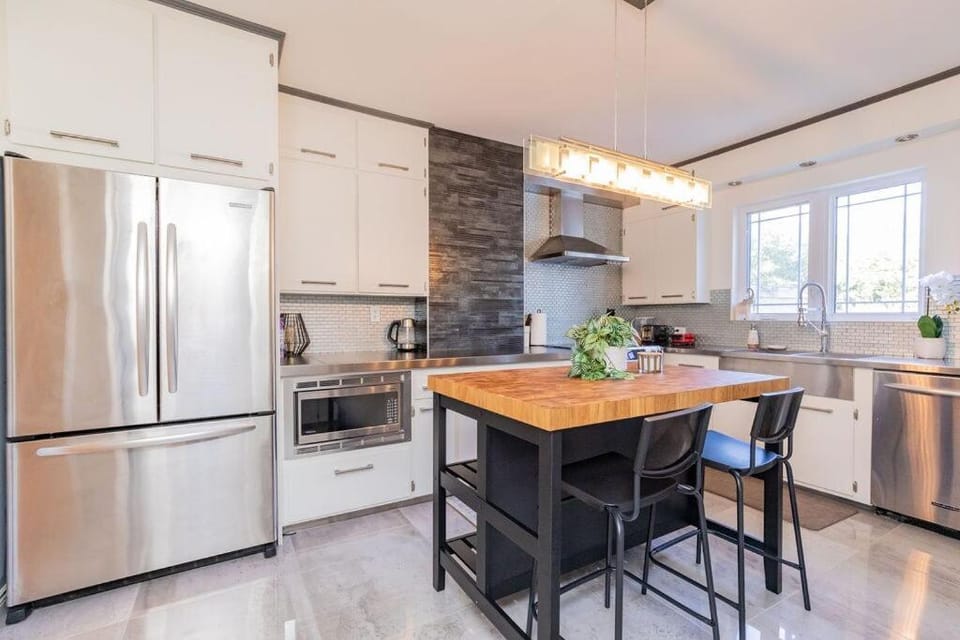Modern 5 Bedroom Downtown Moncton Heritage Home House in Moncton
