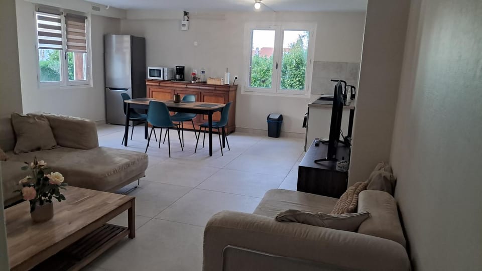 Logement paisible avec jardin, accès plain pied sans escalier, parking et WiFi Apartment in Saint-Étienne
