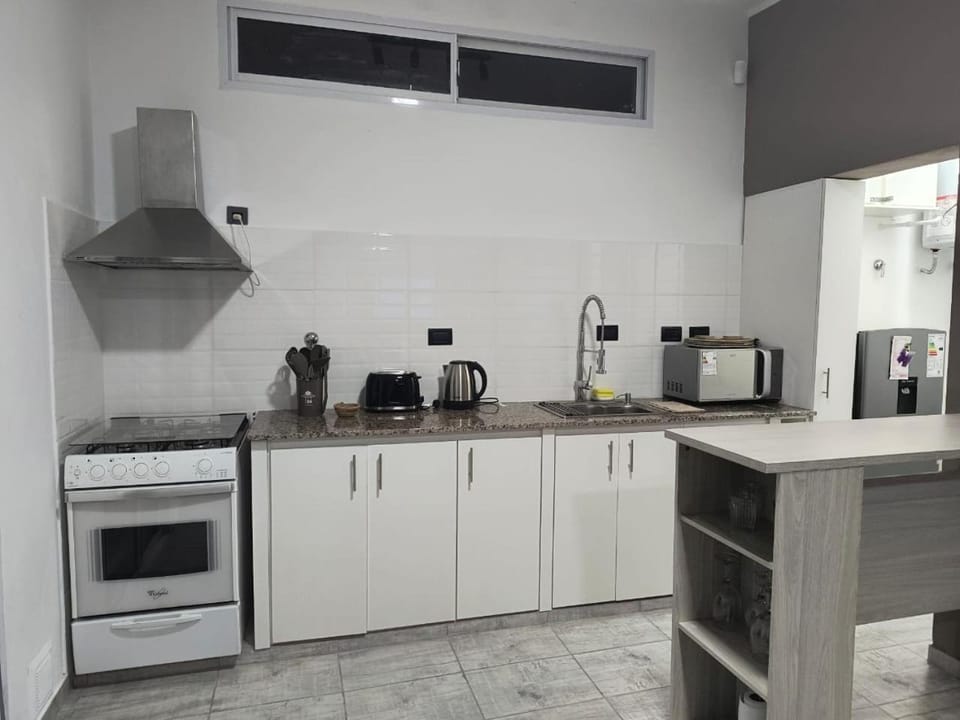 Coffee/tea facilities, Kitchen or kitchenette, oven, stove, toaster