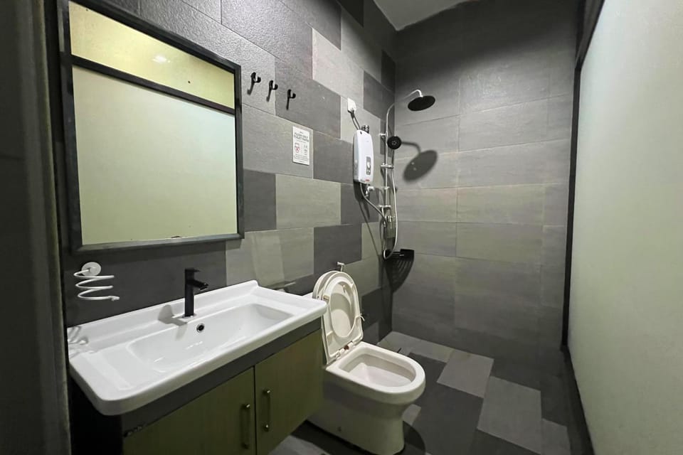 5 mins walking to East Coast Mall JW Guest House Bed and Breakfast in Pahang, Malaysia