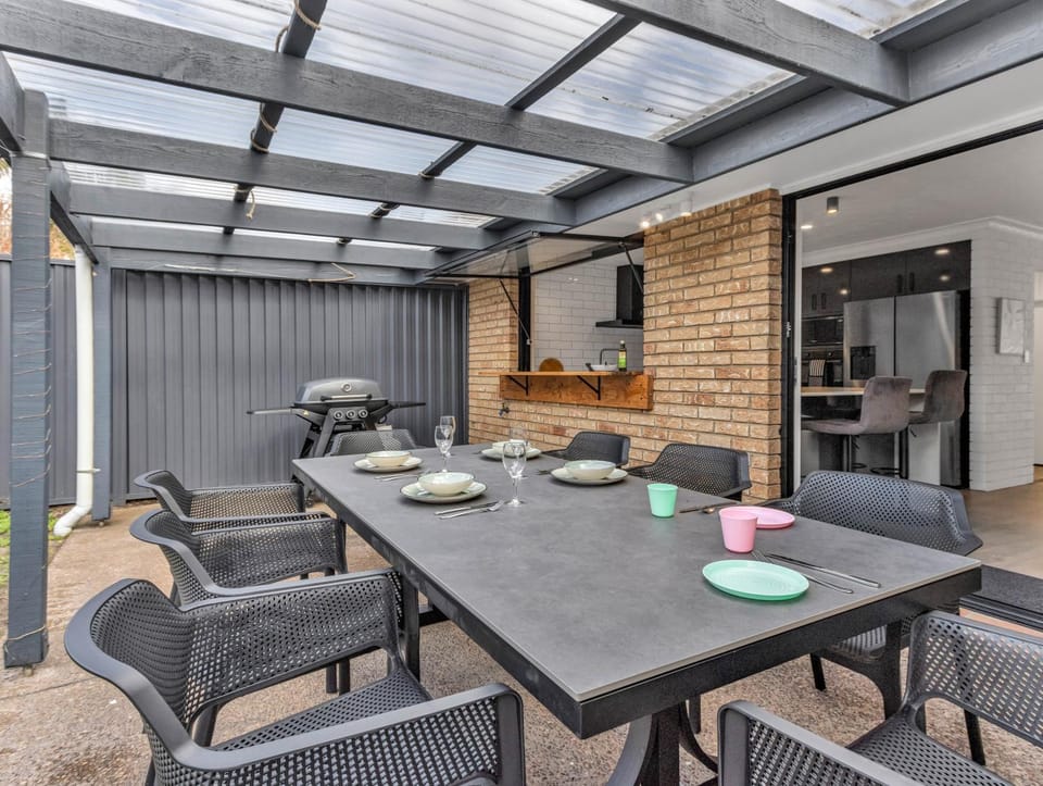 Seating area, Dining area