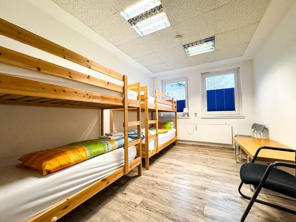 Bedroom, bunk bed
