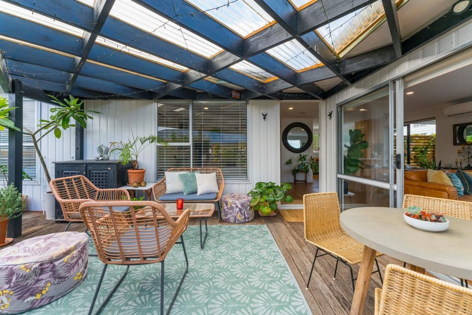 Patio, Balcony/Terrace, Living room, Seating area, Dining area
