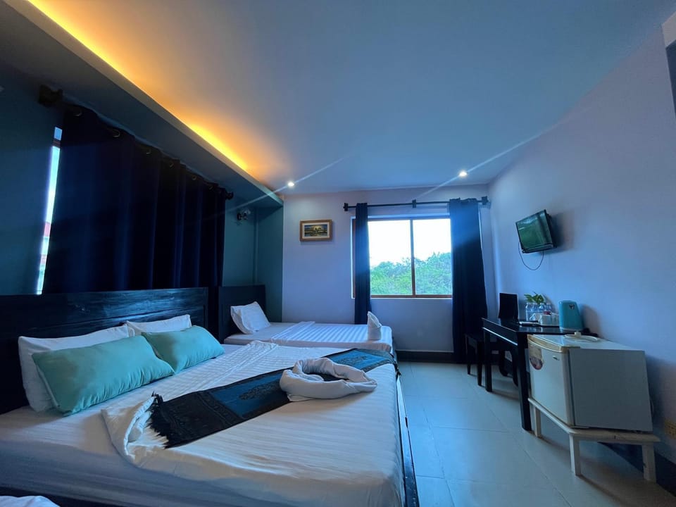 Bed, TV and multimedia, Photo of the whole room, Seating area, Bedroom, towels