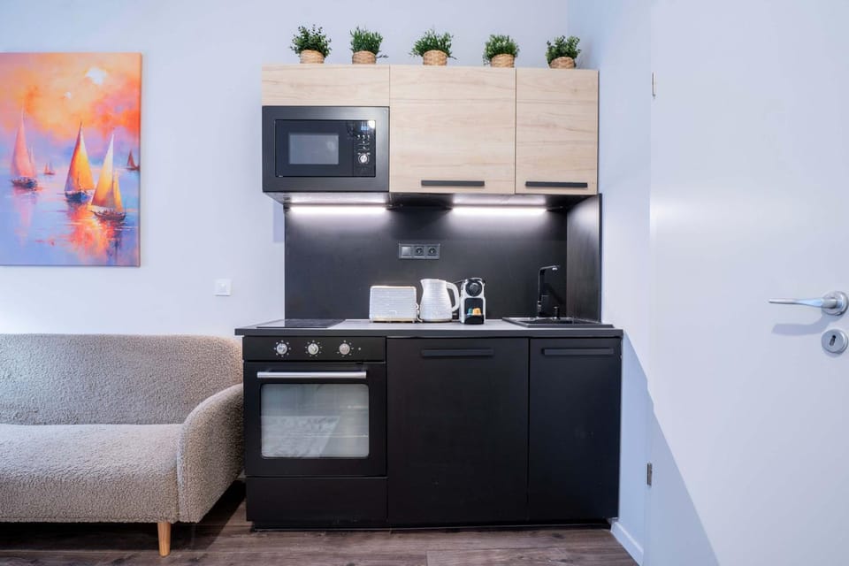 Coffee/tea facilities, Kitchen or kitchenette, microwave, oven