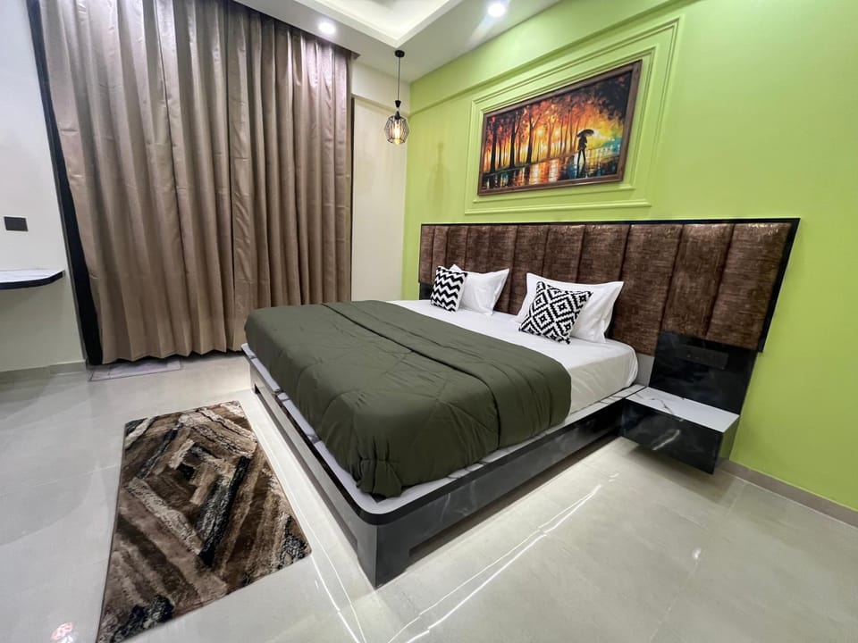 Luxuriesstay in Omaxe Hazratganj Apartment in Lucknow