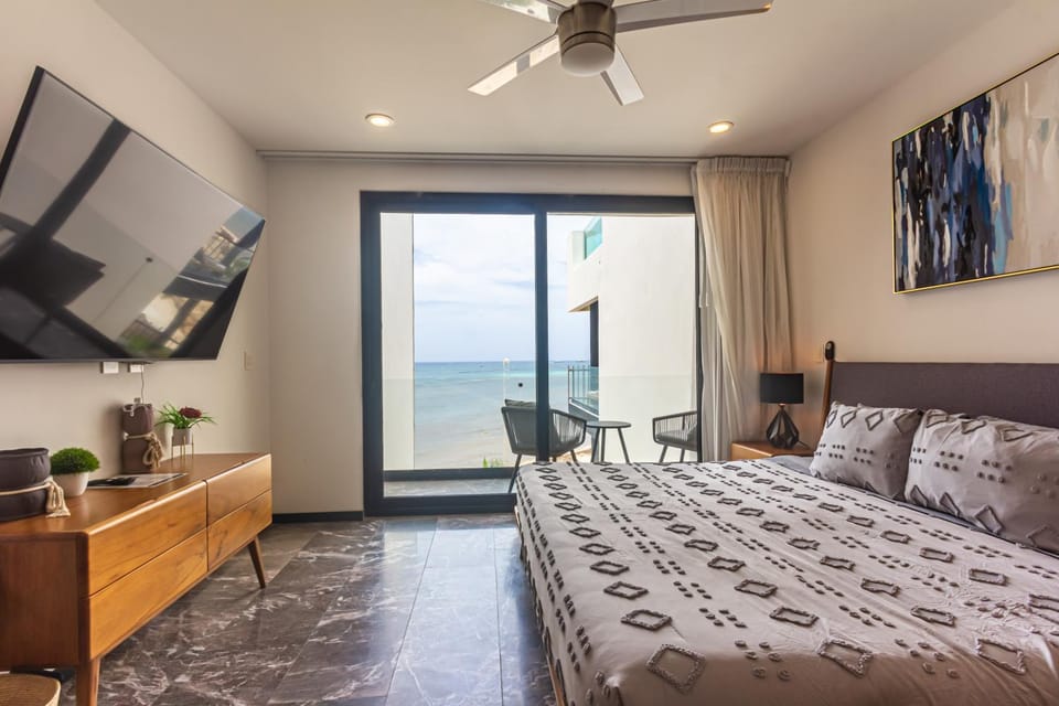 Oceanfront Condo Top Location Near 5th Ave House in Playa del Carmen