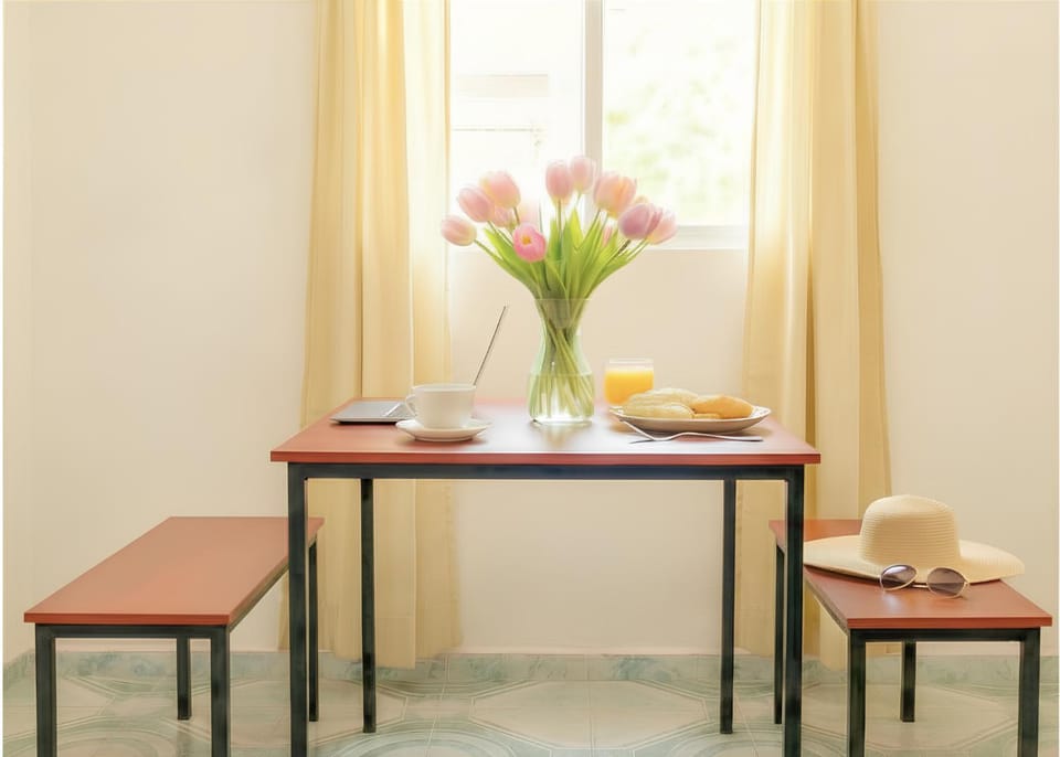 Food and drinks, Dining area, Food