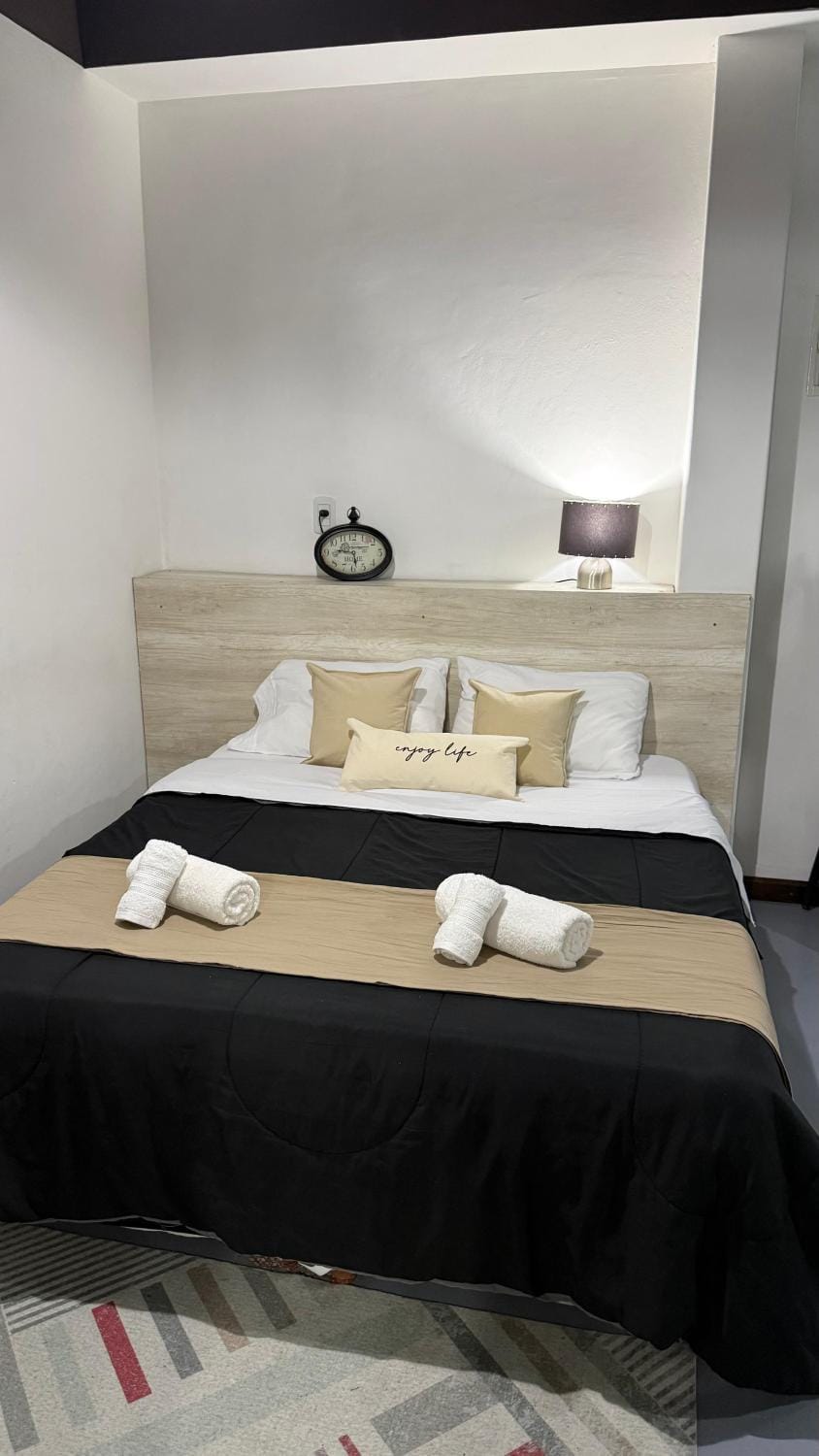 Bed, towels