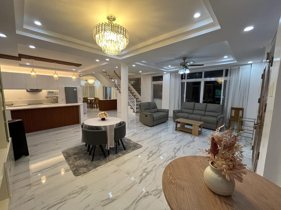 Kitchen or kitchenette, Living room, Seating area