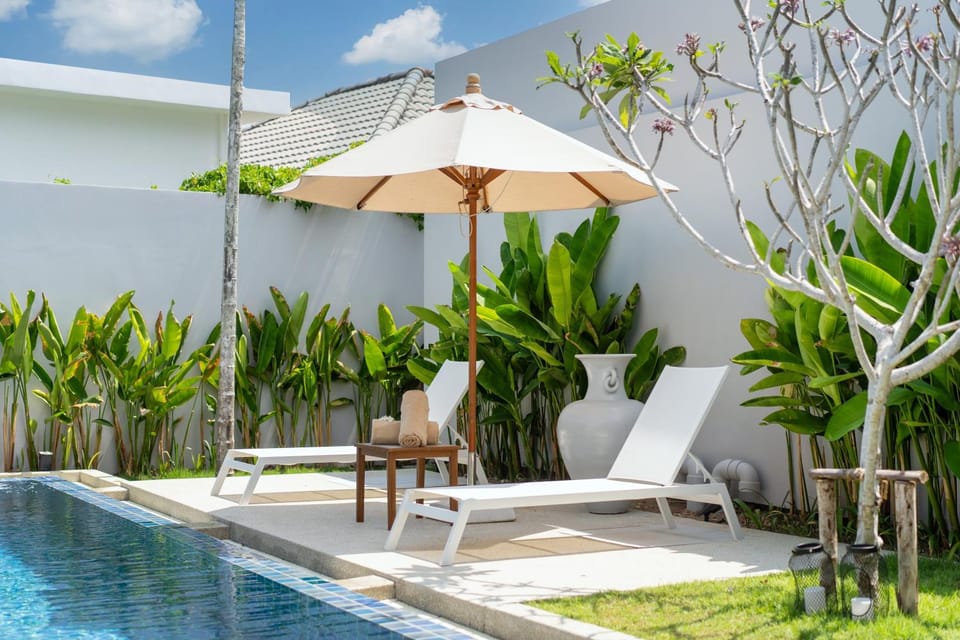 Garden, Pool view, sunbed