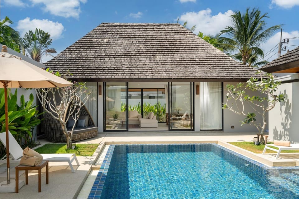 Property building, Patio, Garden, Garden view, Pool view, Swimming pool, sunbed