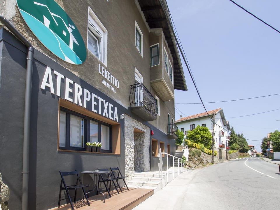 Facade/entrance, Spring, Off site