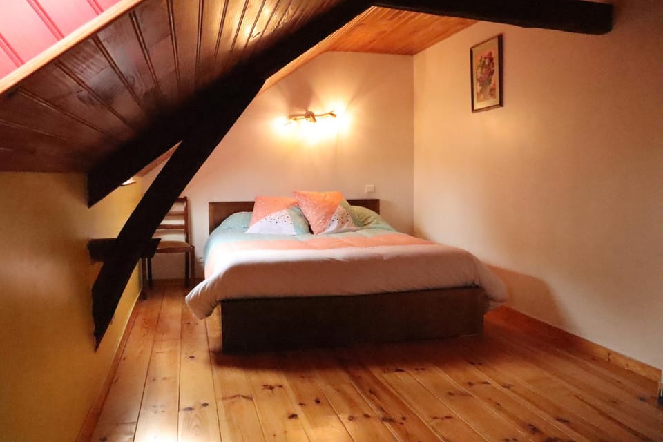 Bed, Photo of the whole room, Bedroom