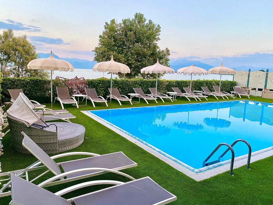 Lake view, Swimming pool