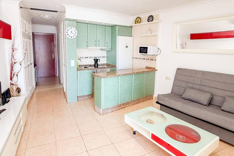 Casa La Luna: ¡Cozy and sunny 1BR on the beach! Apartment in Sitio de Calahonda