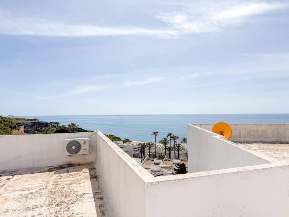 Casa La Luna: ¡Cozy and sunny 1BR on the beach! Apartment in Sitio de Calahonda
