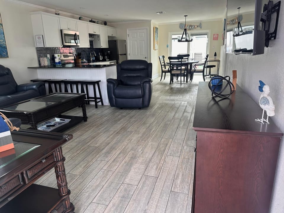 TV and multimedia, Living room, Seating area, oven