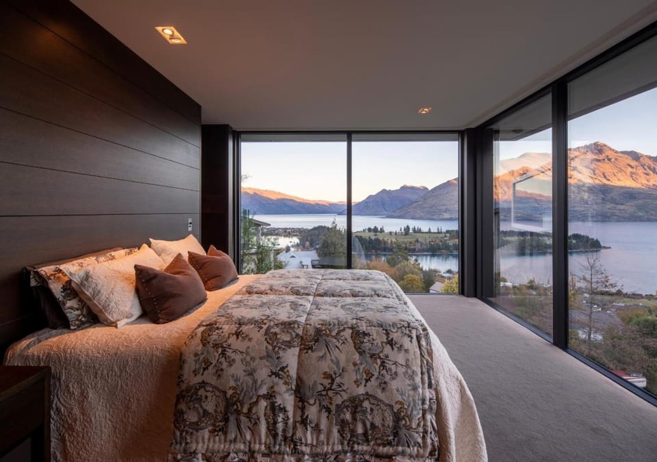 Natural landscape, Bedroom, Lake view, Mountain view