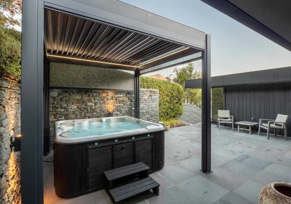 Natural landscape, Hot Tub, Mountain view