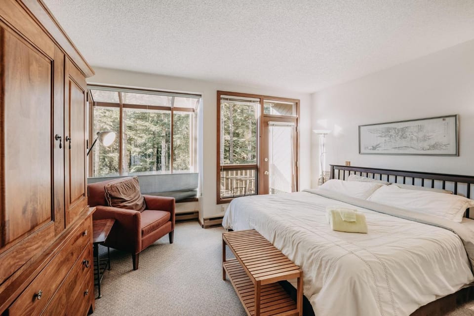 Bed, Decorative detail, Bedroom