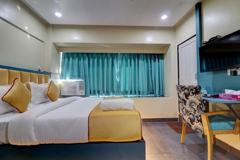 Communal lounge/ TV room, Bed, TV and multimedia, Living room, Photo of the whole room, Seating area, Evening entertainment, Bedroom, towels