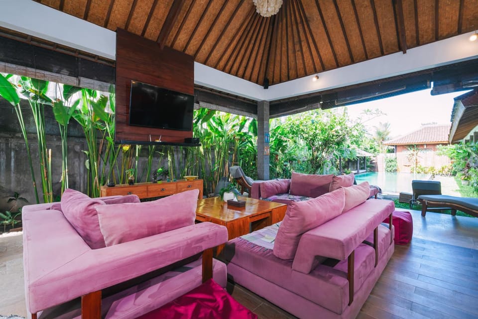 Garden, Balcony/Terrace, Living room, Seating area, Garden view, Pool view