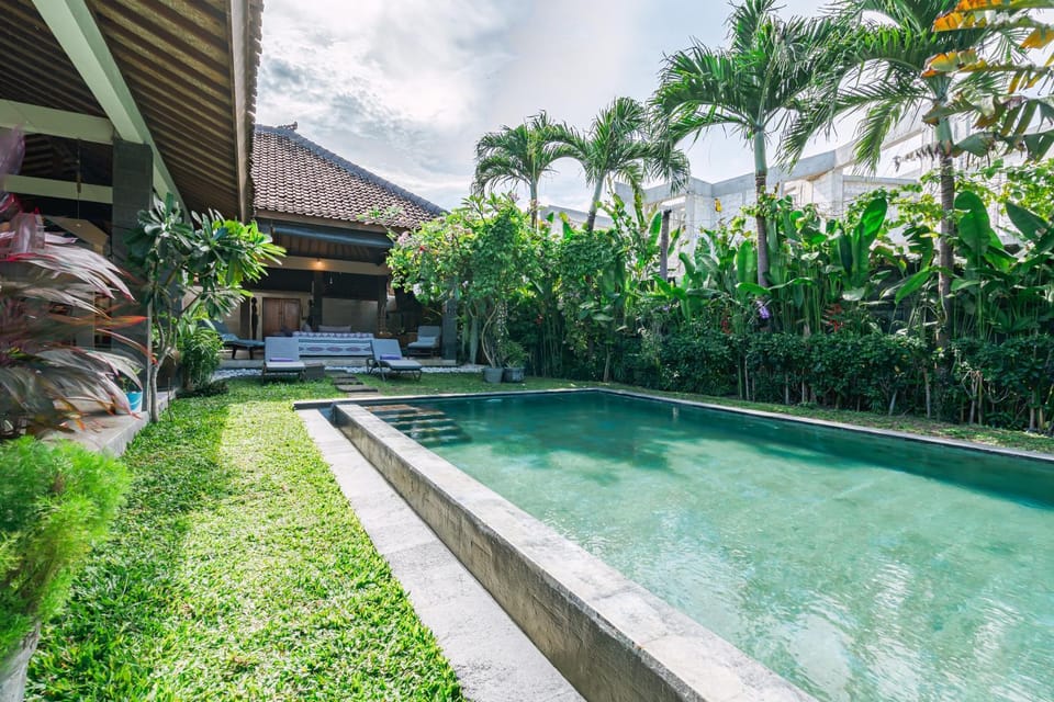 Property building, Garden, Garden view, Pool view, Swimming pool