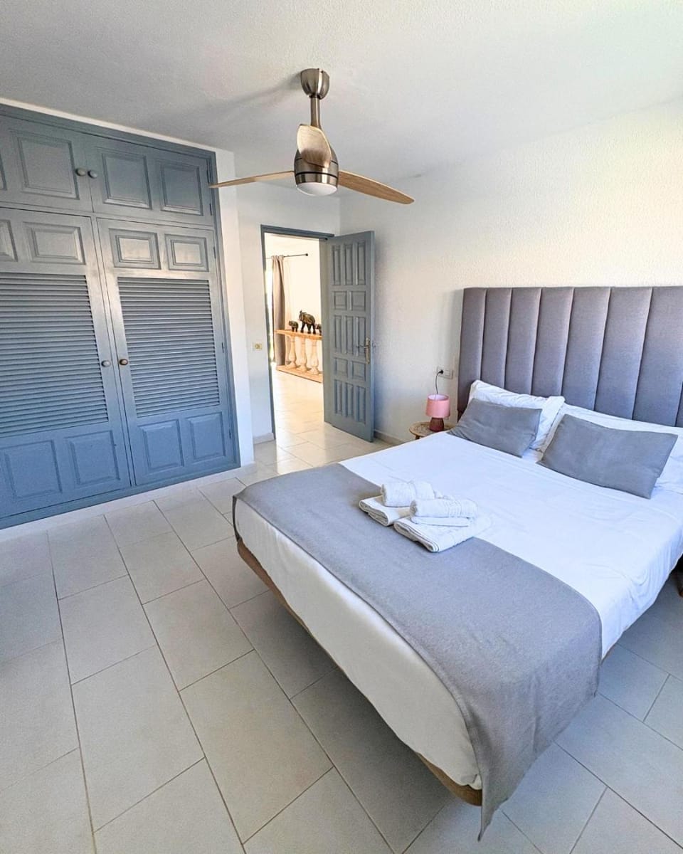 Bed, Photo of the whole room, Bedroom, towels, wardrobe