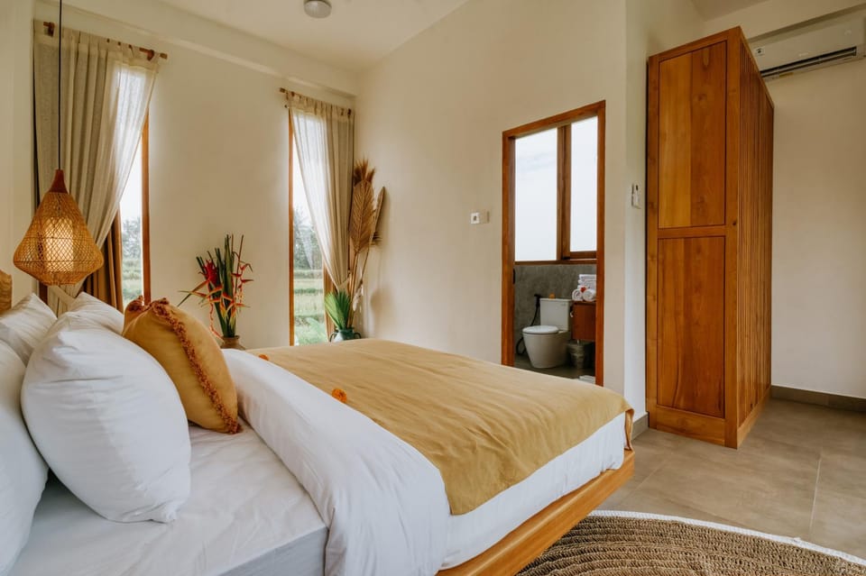 Bed, Bedroom, wardrobe, air conditioner