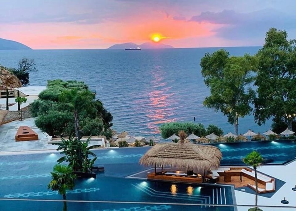 Nearby landmark, Day, Natural landscape, Lake view, Pool view, Sea view, Swimming pool, Sunset