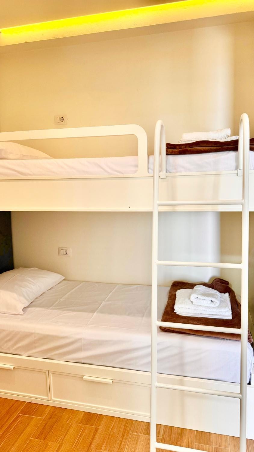 Premium apartment - parking, pool and beach access Apartment in Vlorë