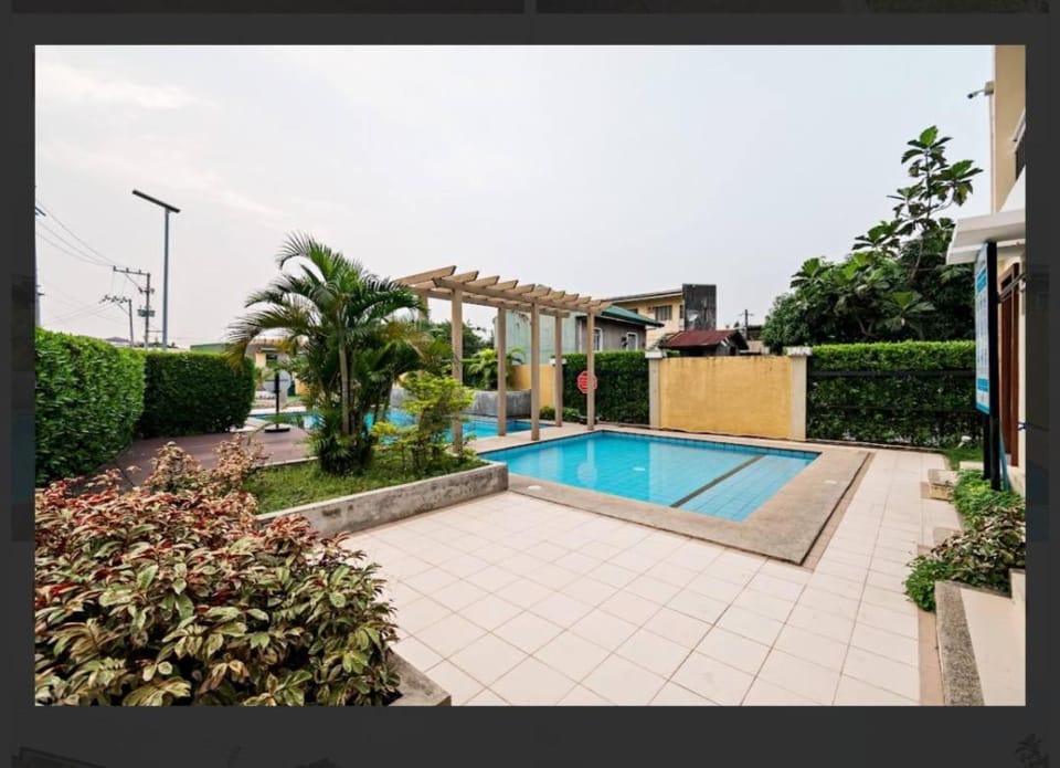 Coho Staycation with Free swimming in Las Pinas Apartment in Las Pinas