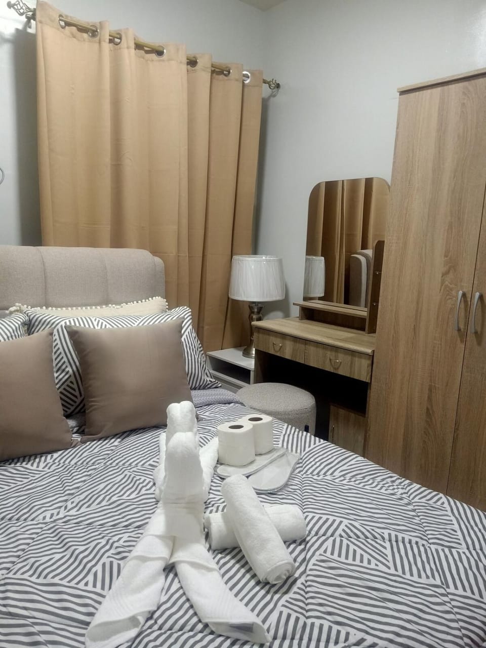 Coho Staycation with Free swimming in Las Pinas Apartment in Las Pinas