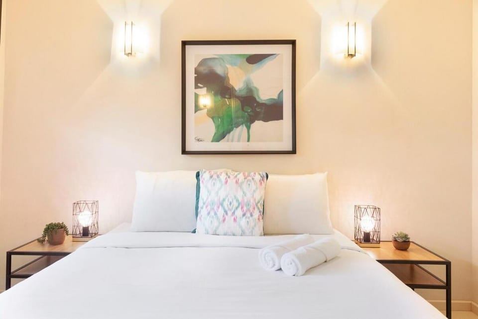 Zen Saltwater Retreat Balcony - Pool - Seaview Apartment in Darwin